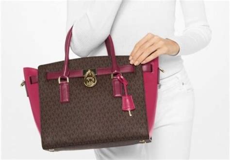 Michael Kors: сумки, аксессуары, одежда известного бренда.